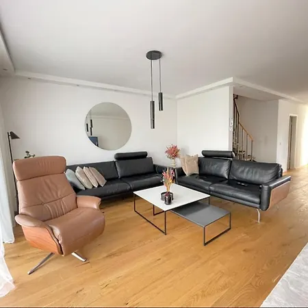 House, 5 Rooms, Garden, Free Parking, Smarttv Apartment *